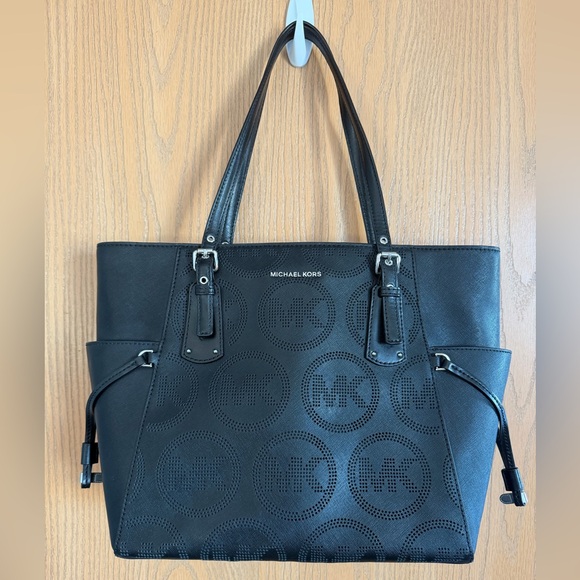 Michael Kors Handbags - MICHAEL KORS Large Voyager Signature Black Leather MK Logo Luxury Tote Purse Bag